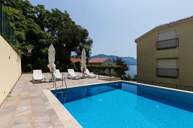 Apartment with Sea View, Bijela — photo 4